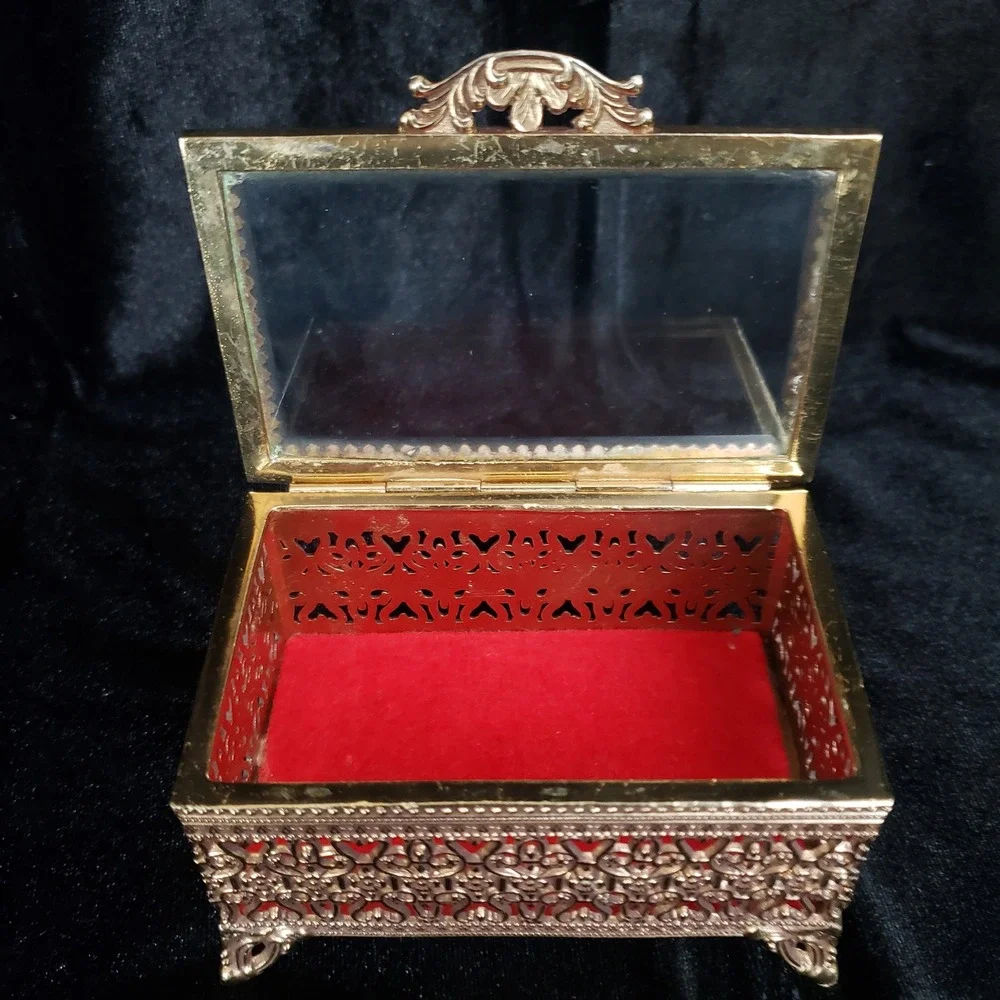 VTG‎ Ornate Gold Tone Brass Filigree Jewelry Trinket Box Glass Hinged Lid Japan